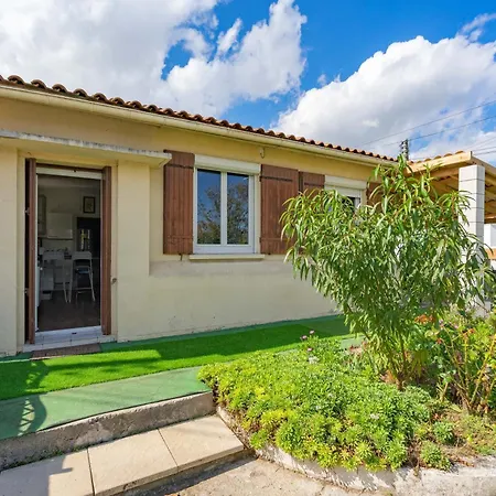 La Petite Maison De *