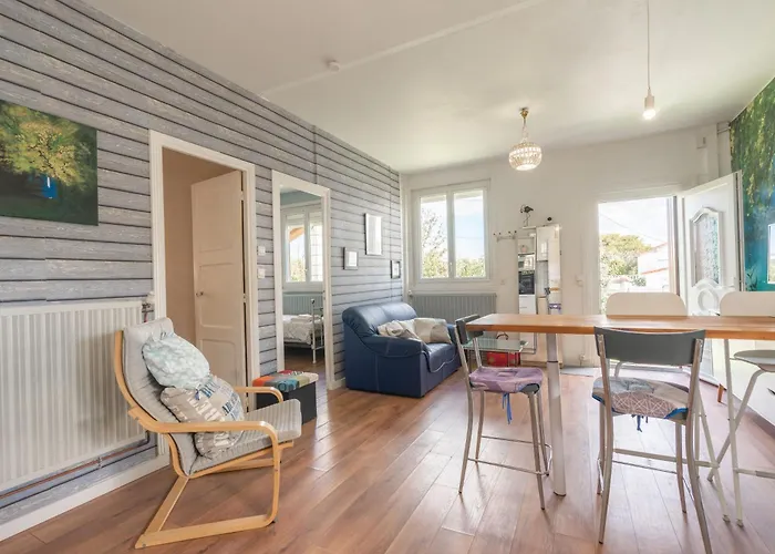 La Petite Maison De * 鲁瓦扬